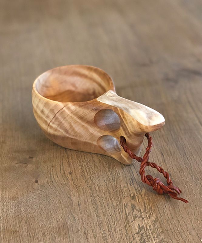 Turkopp med to hull og reinsdyrbein på hanken