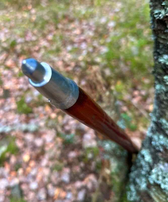 Håndlaget vandrestav i kastanje